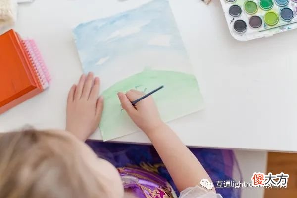 孩子拍照时不爱笑怎么办，3个方法教你拍出可爱活泼的照片！