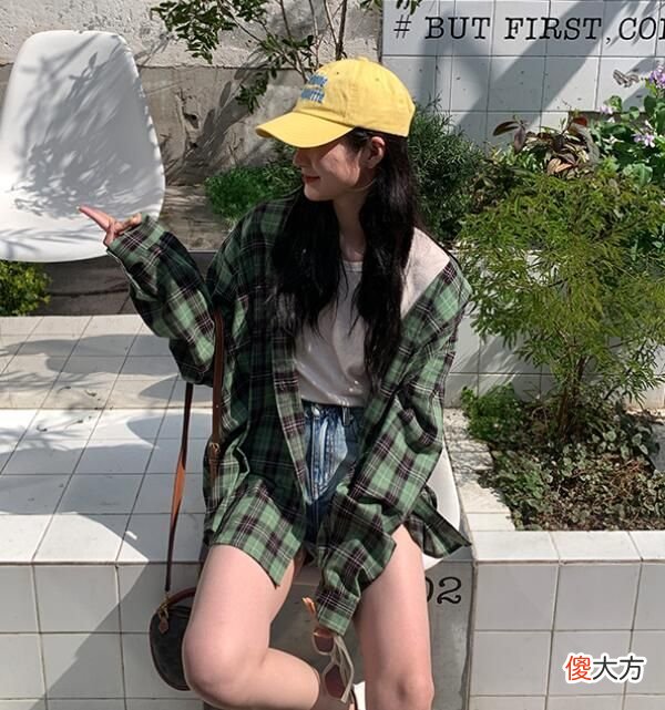 【时尚一点】女人怎么拥有“少年感”？只要穿对这5款单品，比男人帅气多了