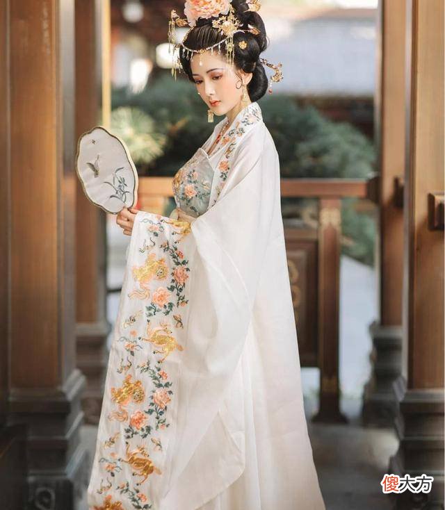 【时尚一点】梦回大唐，感受身着唐风汉服贵妇的美