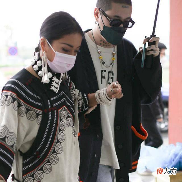 【时尚一点】杰克隽逸穿上国服是不是更加漂亮呢，彝族服饰特别的美