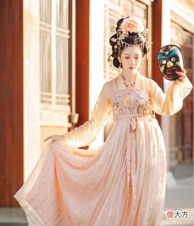 【时尚一点】大唐贵妇的打造秘诀：了解唐风汉服后你是不是也很想尝试