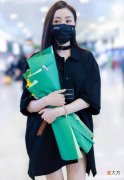 【就爱时尚】张天爱穿t恤玩“下衣失踪”，梨形身材的她穿衣有些显胖可真吃亏