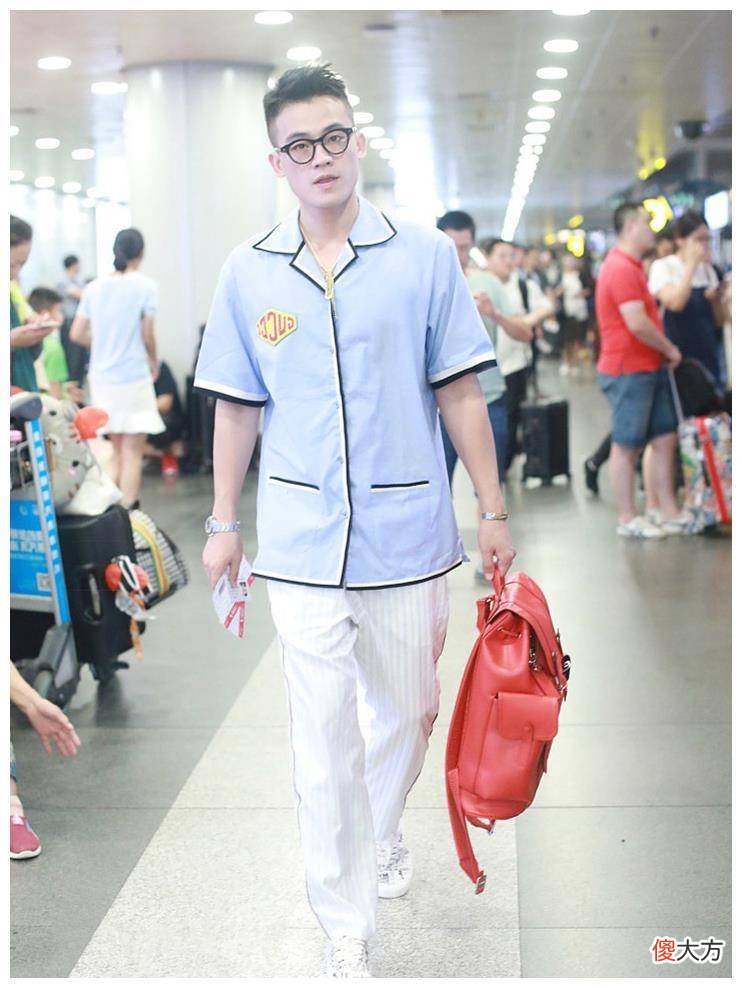 【时尚一点】小仙女们都对t恤失去兴趣，请试试短袖衬衫，充满休假风