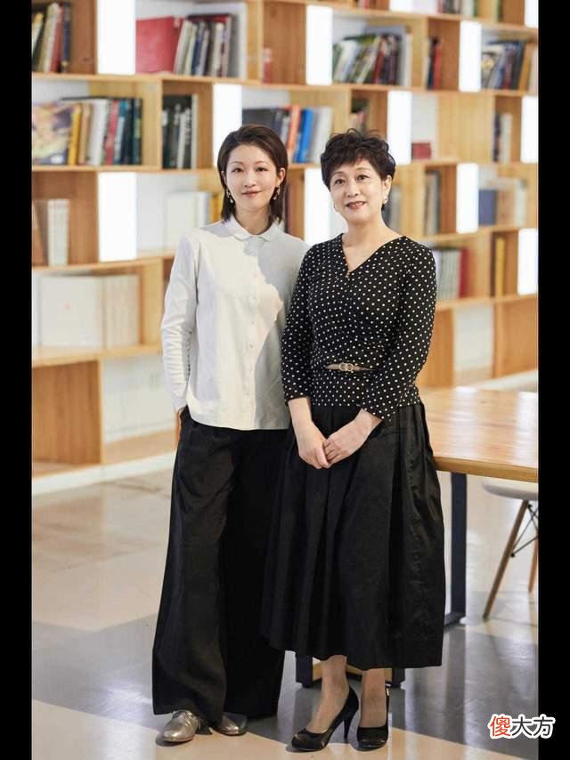 【就爱时尚】这届“妈妈被博主”真圈粉！穿衣打扮有一手，女儿被熬成姐妹