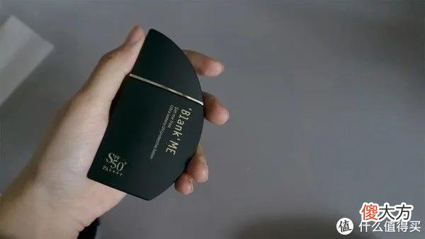 【时尚一点】「新」试用 | 新品牌体验之「blank me│半分一」防晒霜“小黑伞”+控油柔焦“小银盒”
