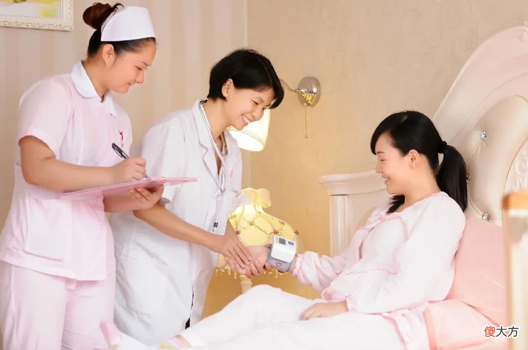 为什么中国妈妈坐月子，外国人却不用？