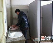 梦见别人打扫厕所(图文)