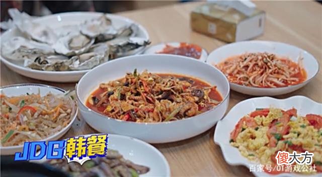 【游戏迷】战队饭菜究竟多好吃？基地蟑螂都有手掌大，369直呼：我见所未见