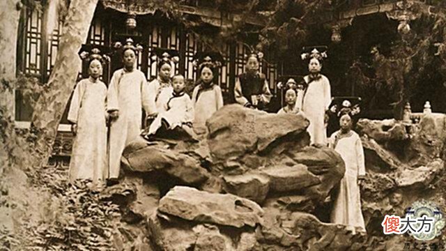 【爱历史】老照片带你看看清朝太监、宫女的真实样子,和清宫剧中的很不一样