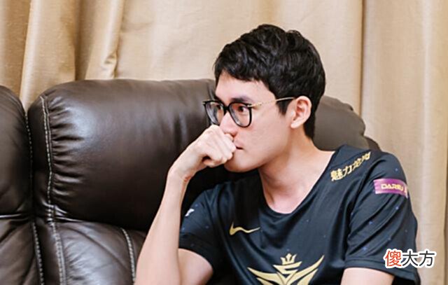 【游戏世界】卡萨没训练?Rookie正式回归,V5为何安排rookie和xlb打中野联动