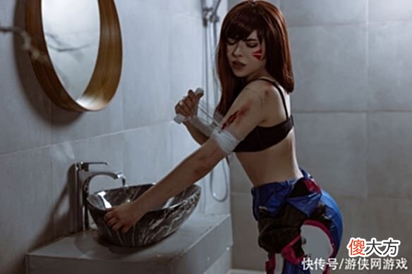 【游戏迷】俄妹COS《守望先锋》战损版D.Va：脱下战衣肉感身材