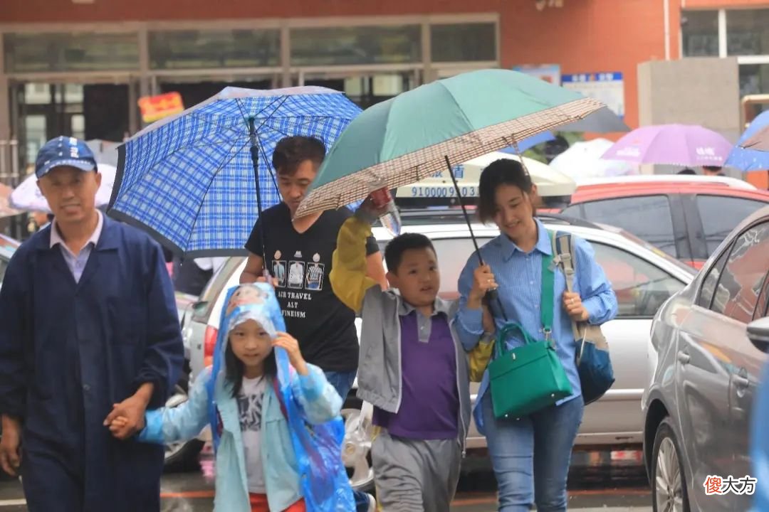 大学教授：家长接送孩子，迟早毁掉孩子