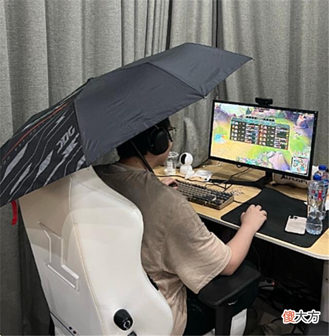 【游戏世界】输给“倒二”369开始练单手rank？JDG分析师：这才是专业的俱乐部