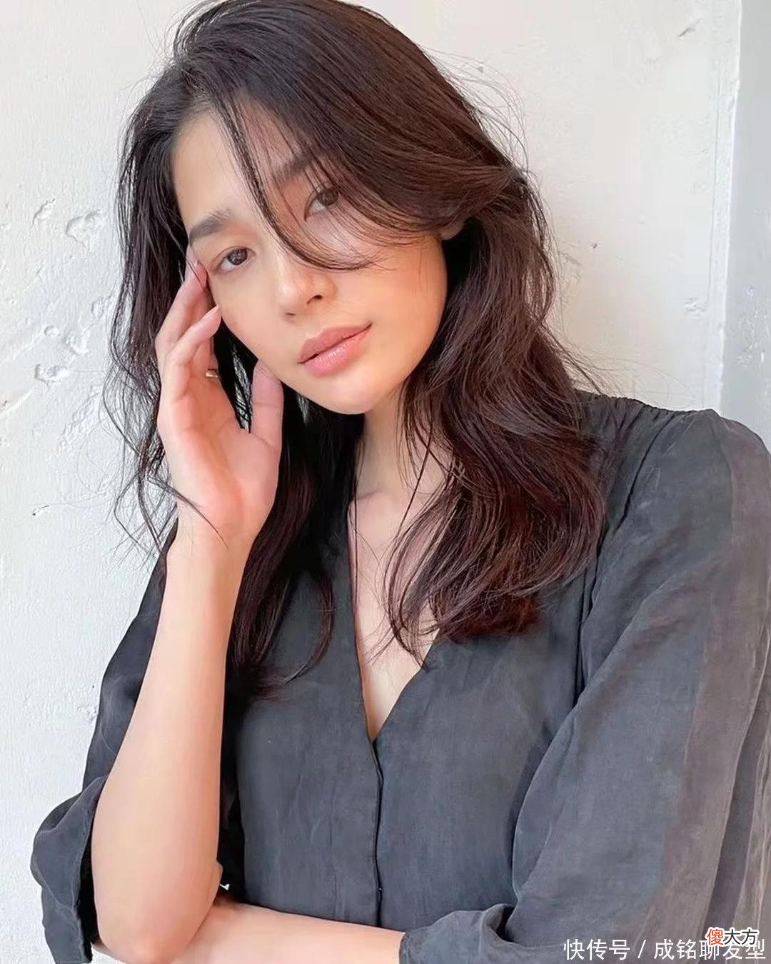 【时尚一点】女生怎样头发不显老？10款只烫型不烫卷的发型，时尚减龄又显气质