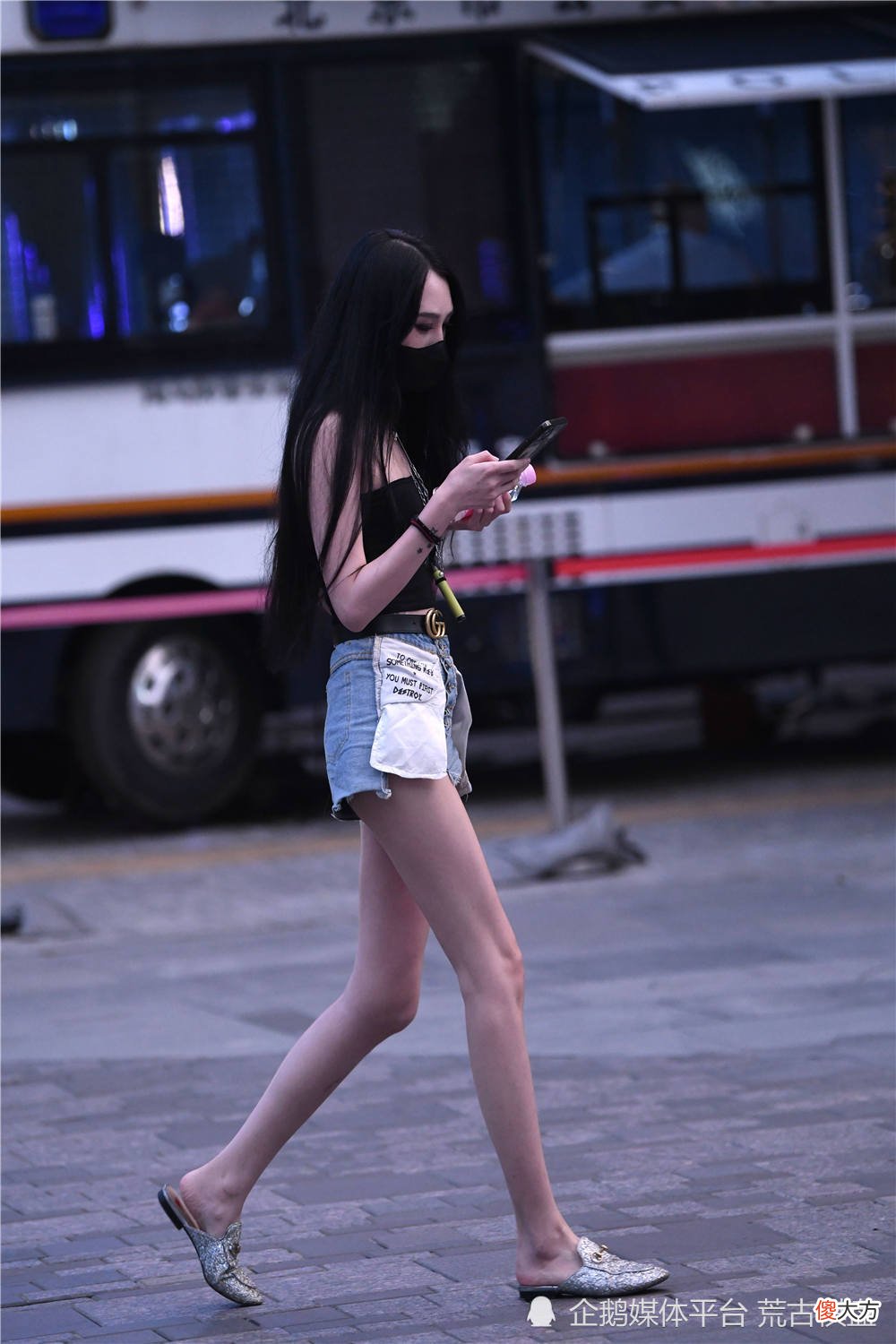 【时尚一点】夏季的姑娘，喜欢短裤搭配，简单清凉的夏季穿搭风格