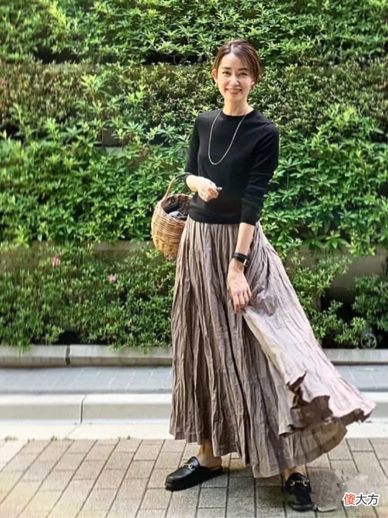 【时尚一点】看了日本大姐的穿搭，才发现：不露腰、少露足踝的搭配，更吸引人