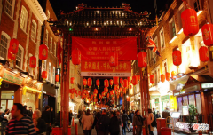 【爱历史】清朝已经灭亡百年，没想到欧洲这个城市还穿戴清朝衣服，过清朝节日