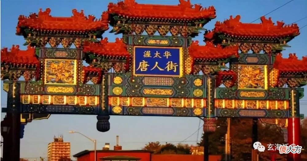 【爱历史】清朝已经灭亡百年，没想到欧洲这个城市还穿戴清朝衣服，过清朝节日