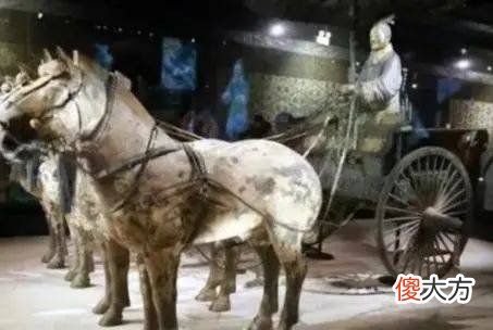【爱历史】今天跟大家聊一聊秦始皇陵出土的黄铜车马上的那把逆天的伞