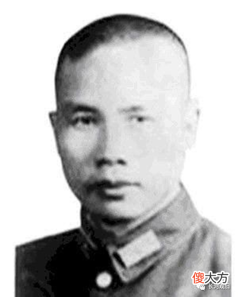 【历史故事】徐蚌会战失败不怪何、张、廖起义,只怪这二个人保存实力