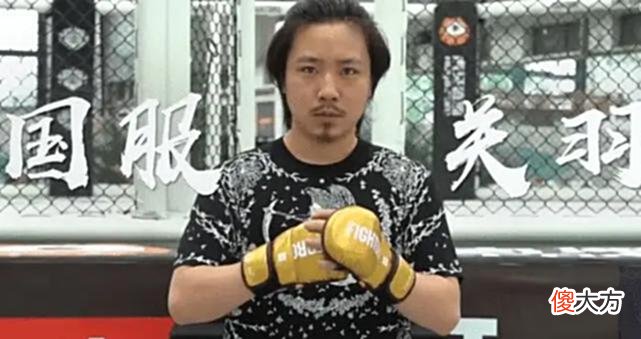 【游戏迷】农村国宝转型电竞圈，炫耀国服关羽惹怒大锤哥，点名线下真人PK