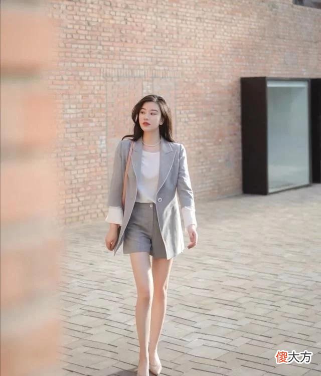 【就爱时尚】女人不管多少岁，少穿花衣服，多穿这3种颜色，显白又气质