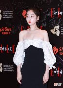 【时尚一点】蒋梦婕：黑白上白下黑的搭配方式，你get到了吗？
