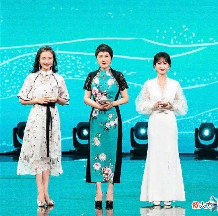 【就爱时尚】赵雅芝和张凯丽的礼服造型分析“白色”礼服高贵雅致气质
