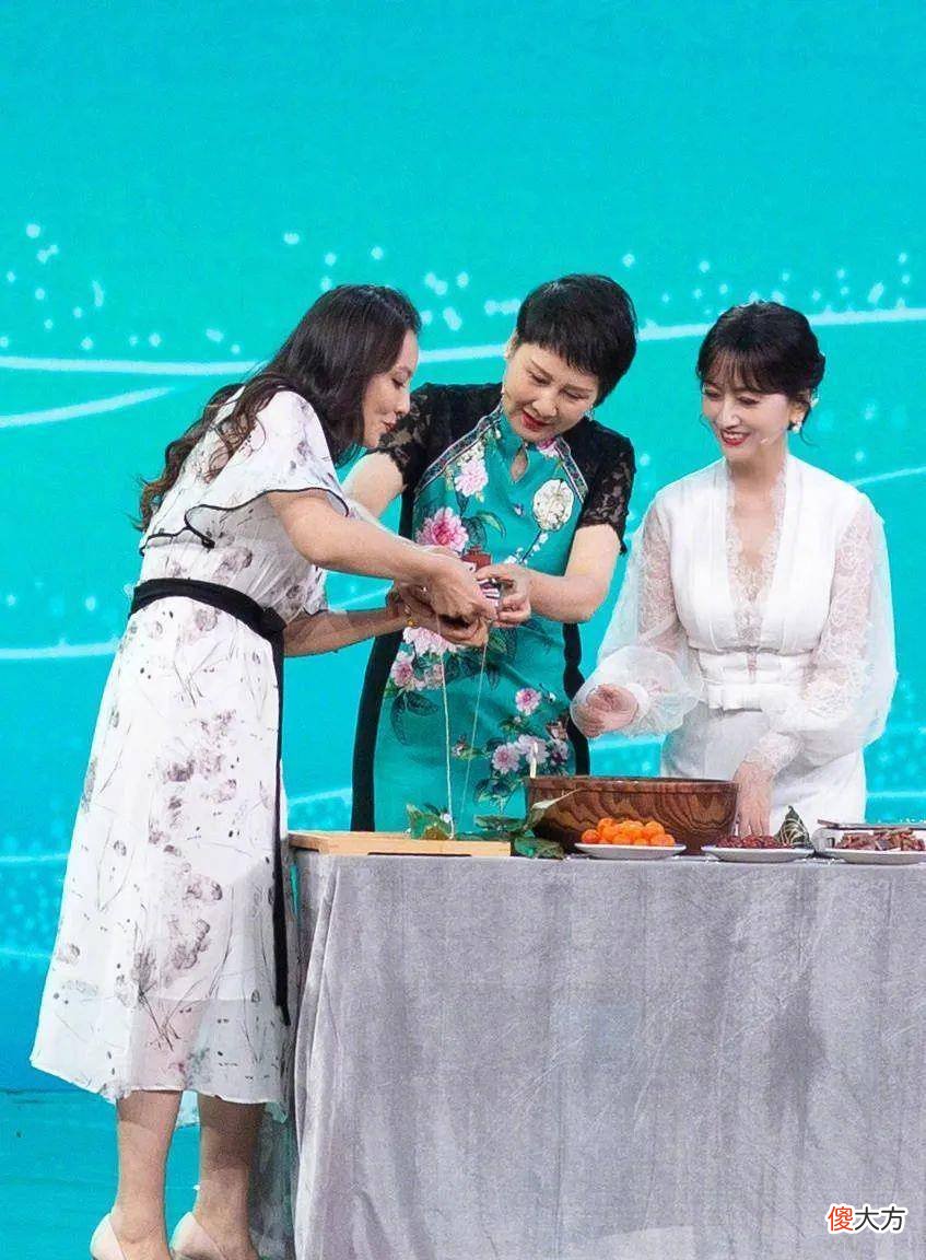 【就爱时尚】赵雅芝和张凯丽的礼服造型分析“白色”礼服高贵雅致气质