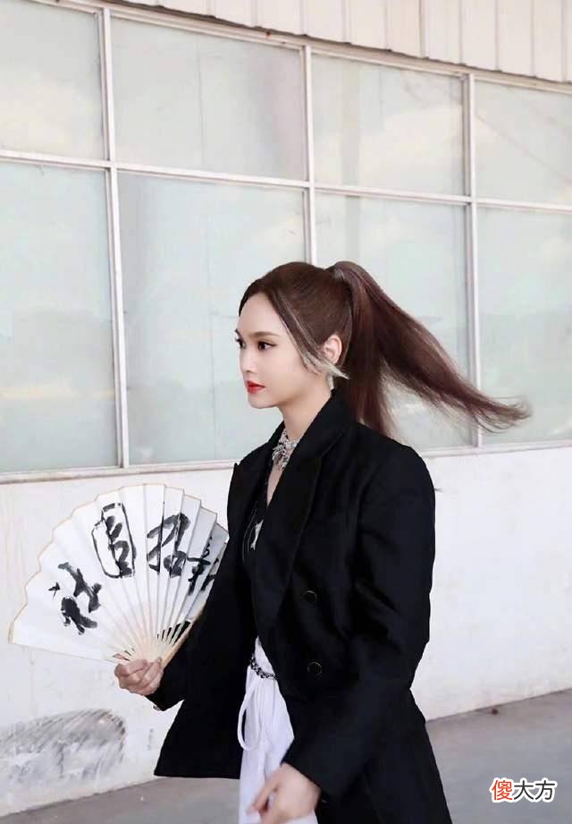 【就爱时尚】杨丞琳挑染高马尾真的绝，利落帅气，网友：这是什么新时尚