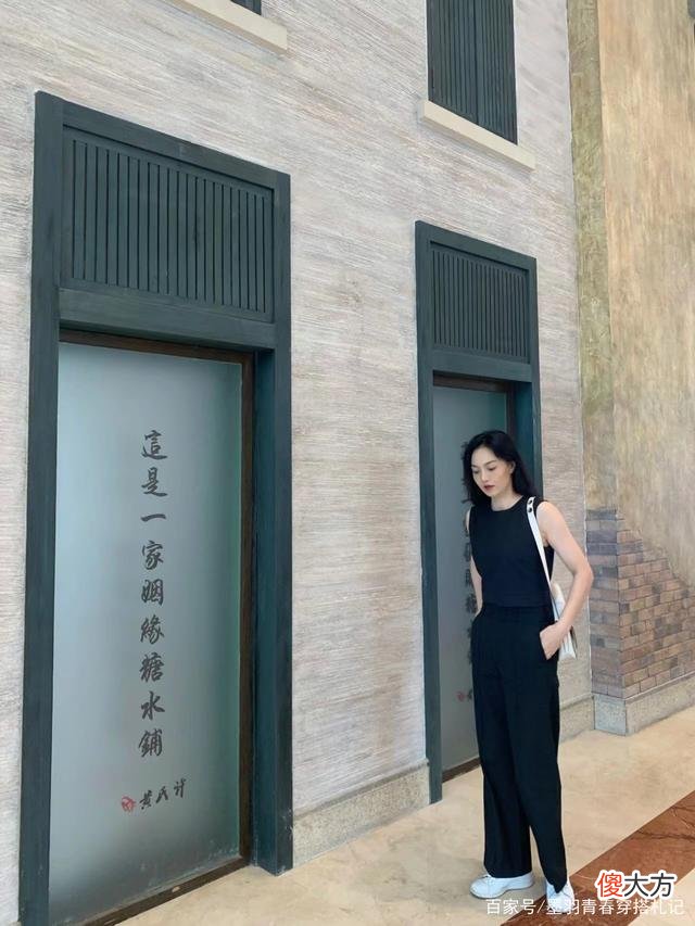 【就爱时尚】被这位50岁大姐迷住，学会这些穿搭技巧，感受美丽的魅力