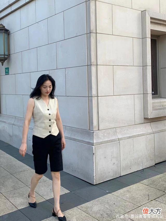 【就爱时尚】被这位50岁大姐迷住，学会这些穿搭技巧，感受美丽的魅力