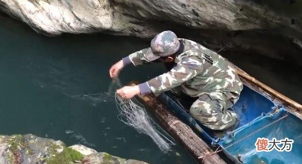喀纳斯湖水怪是巨型哲罗鲑？专家发现红褐色斑点，确定有未知生物