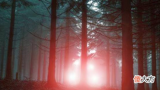 未知生物出没？伦敦上空惊现不明飞行物，外形看起来像个人