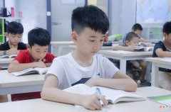孩子暑假沉迷做“棺材”，面对娃的特殊爱好，家长做法值得借鉴