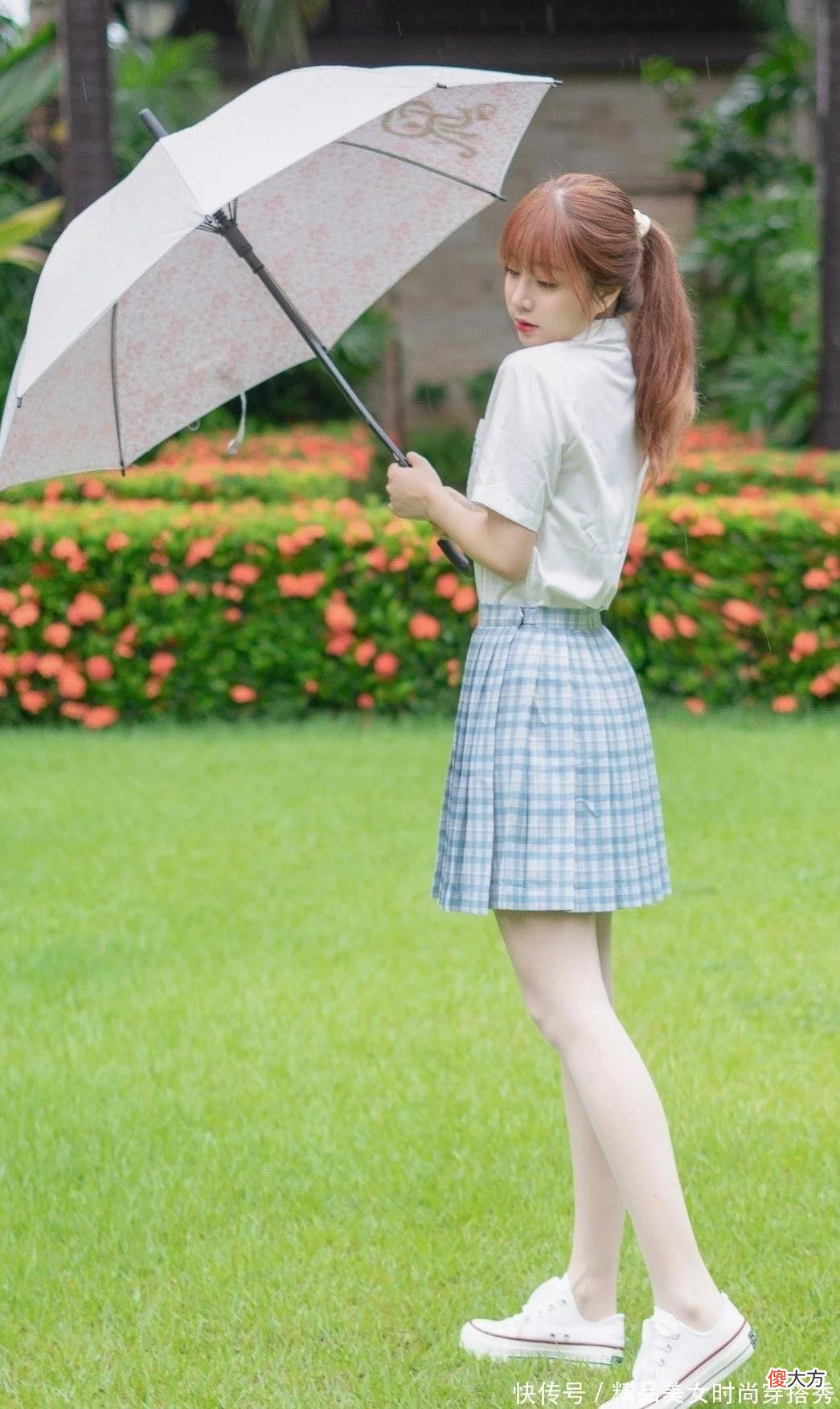 【时尚一点】学院风穿搭：简约衬衫搭配百褶裙，尽显青春的活力感