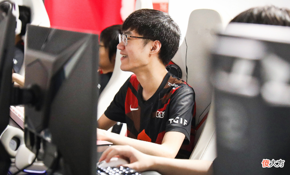 【游戏迷】夏之销手！TES二比一OMG，Knight拿下春季赛第八次MVP