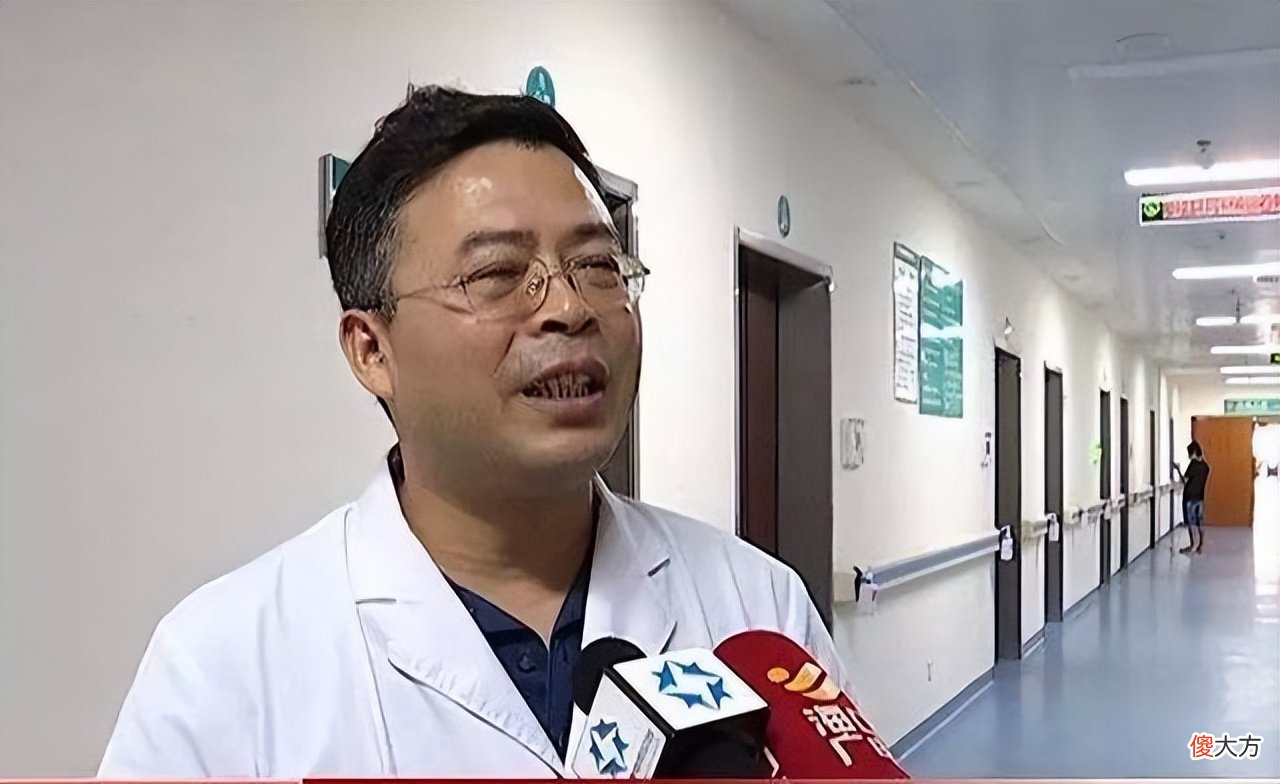 3岁男孩吞下整包干燥剂，妈妈60秒做法及时有效，医生点赞夸奖