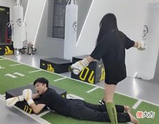 【游戏迷】耀扬为备战功夫嘉年华，喊上两个女徒弟练拳，被一拳打趴成黑历史