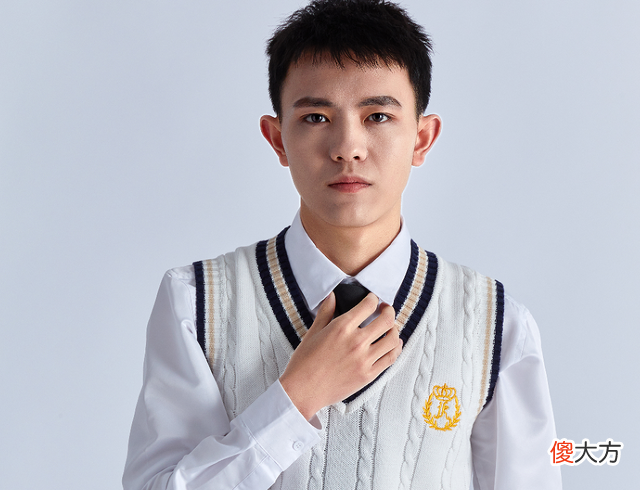 【游戏迷】明凯出大糗？全网直播失禁第一人，听到黄忠“开炮”后顶不住了！