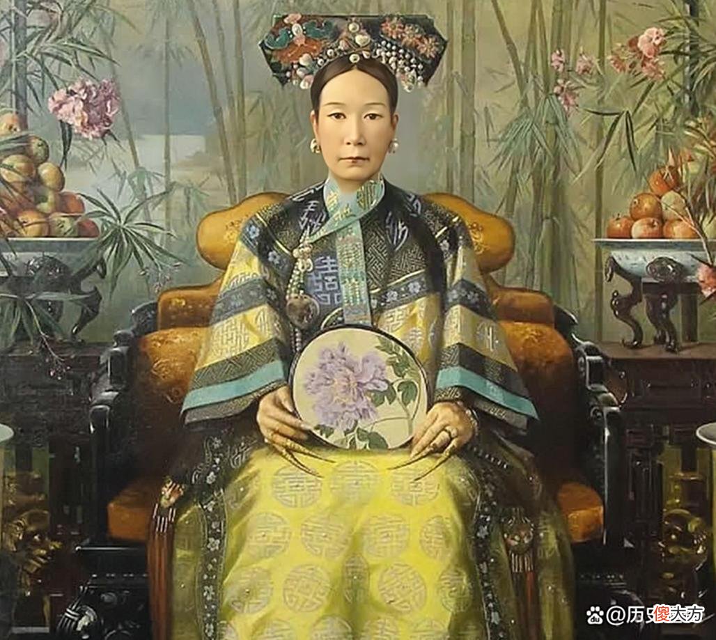 【历史故事】晚清老照片：71岁的慈禧太后眉目清纯惊艳，半百老汉怒目而视！