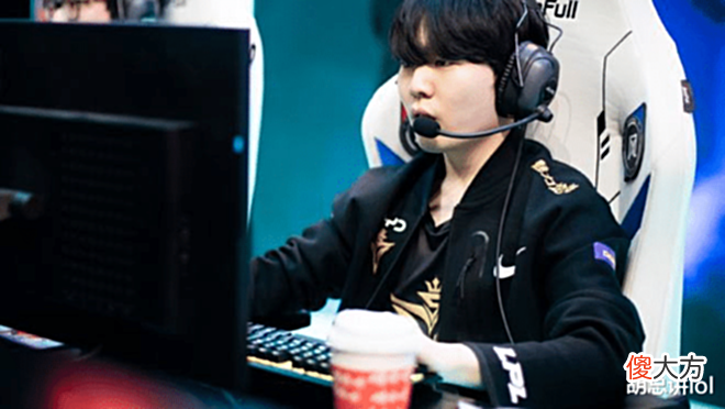 【游戏迷】LOL:开始北伐,FPX多点开花击败LGD战队,季后赛名额十拿九稳