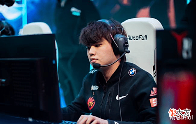 【游戏迷】LOL:开始北伐,FPX多点开花击败LGD战队,季后赛名额十拿九稳