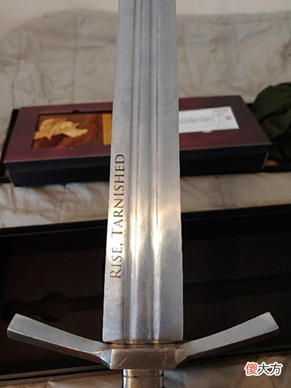 【游戏世界】女武神一千杀《艾尔登法环》“壶头哥”展示万代的特别礼物