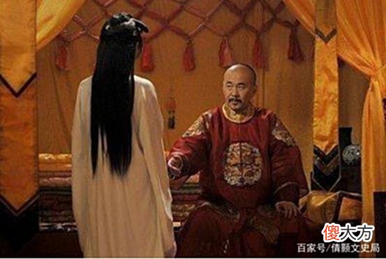 【爱历史】清朝时，妃嫔脖子上的“白布”有何用？除装饰外也是为了方便皇上