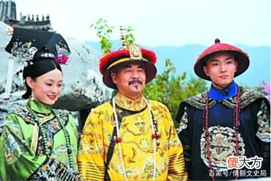 【爱历史】清朝时，妃嫔脖子上的“白布”有何用？除装饰外也是为了方便皇上