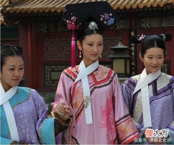 【爱历史】清朝时，妃嫔脖子上的“白布”有何用？除装饰外也是为了方便皇上