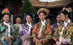 【爱历史】清朝时，妃嫔脖子上的“白布”有何用？除装饰外也是为了方便皇上