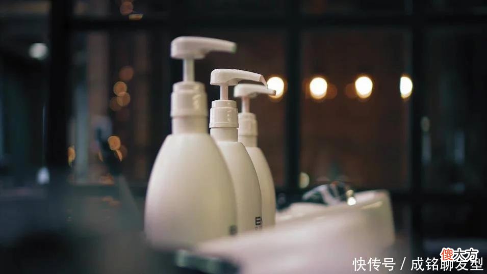 【就爱时尚】洗发时不用洗发水，头发会变得更好吗？你相信吗？你会跟风吗？