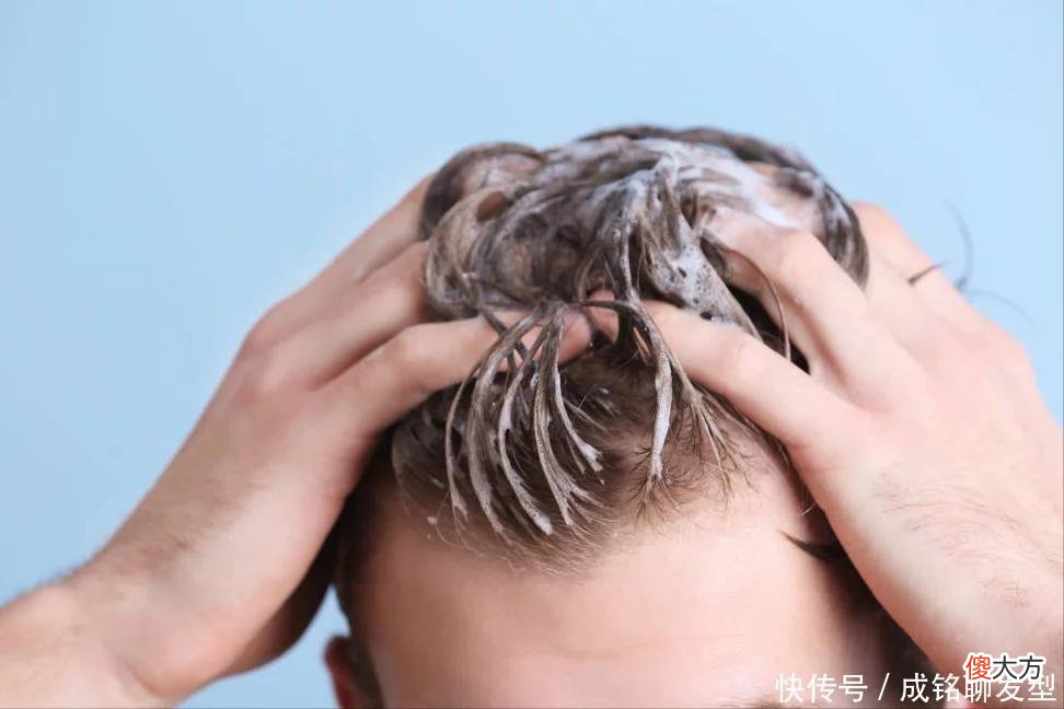 【就爱时尚】洗发时不用洗发水，头发会变得更好吗？你相信吗？你会跟风吗？